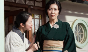 Haru Koruki (l.) and Takako Matsu in The Little House.