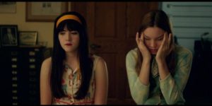 Liana Liberato (r.) and Isabelle Fuhrman in Dear Eleanor