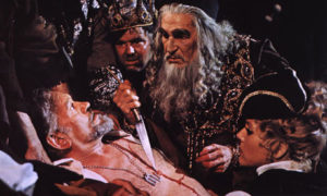 Vincent Price (ctr.) is disgraced Shakespearean actor Edward Lionheart, in Theatre of Blood.